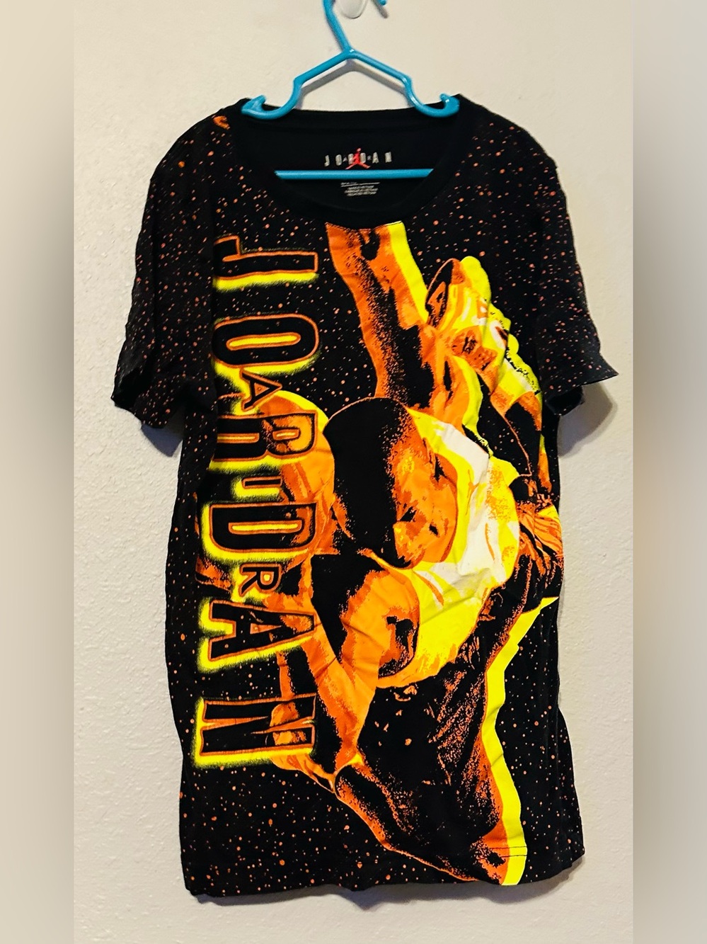 Jordan kid boy MEDIUM 10/12 Graphic Tee fandom